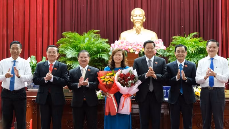 Đồng chí Nguyễn Thị Ngọc Điệp được bầu giữ chức danh mới với hơn 96% số đại biểu Hội đồng nhân dân đồng ý.