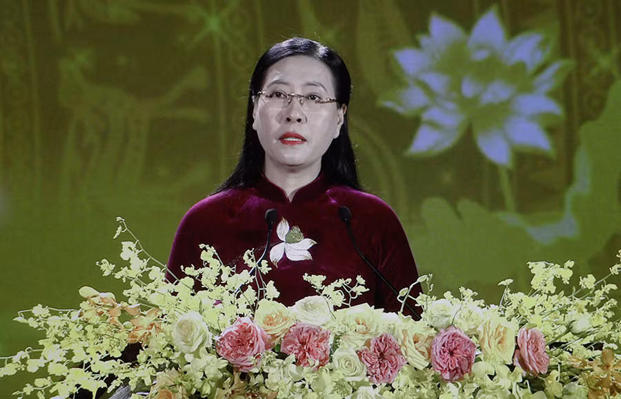 Bí thư Tỉnh ủy Quảng Ngãi Bùi Thị Quỳnh Vân phát biểu tại buổi lễ.