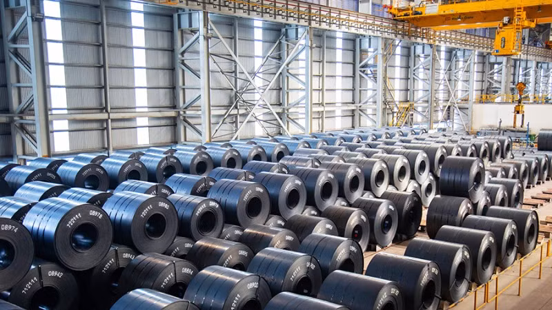 Thép cuộn cán nóng được sản xuất tại Khu liên hợp gang thép Hòa Phát Dung Quất.