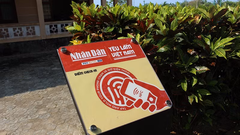 Mỗi bảng gắn chip sẽ cung cấp câu chuyện, hình ảnh, video hoặc mô hình 3D về địa điểm, di tích nơi bảng gắn chip được đặt.