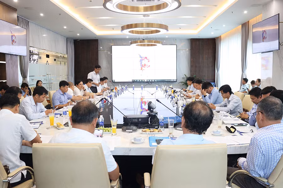 Quang cảnh cuộc họp.