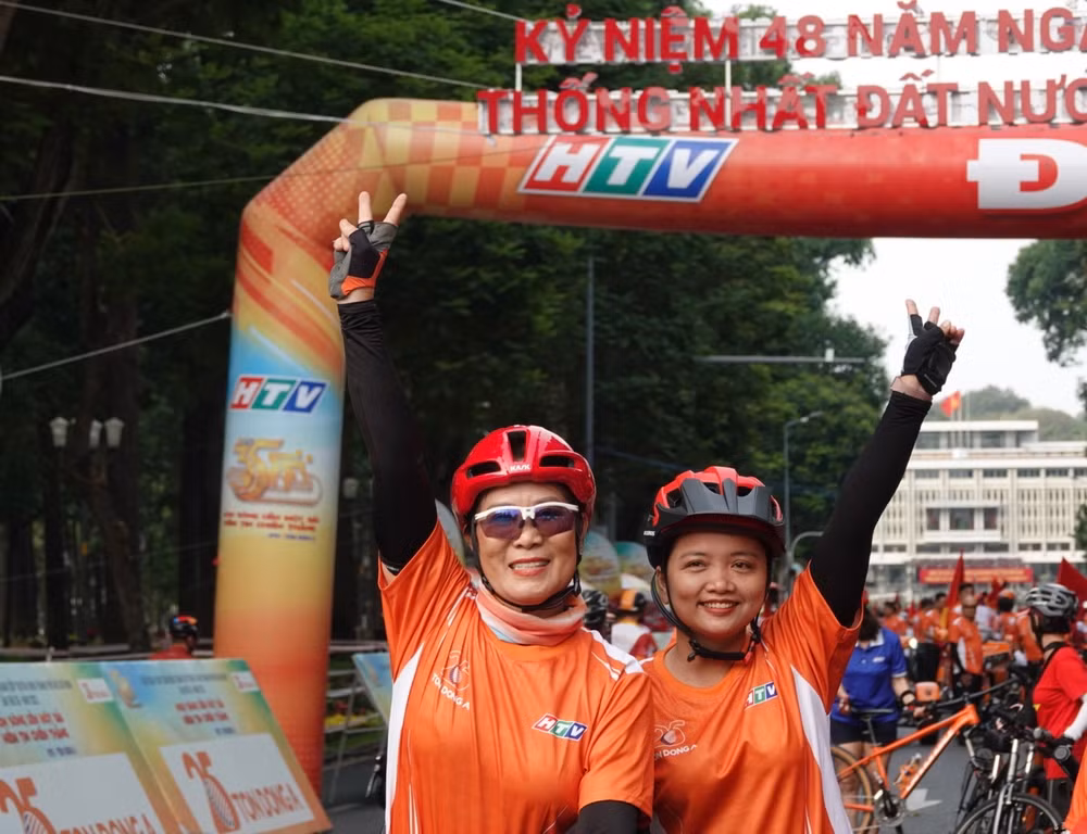 Các vận động viên nghiệp dư chụp ảnh trước khi xuất phát.