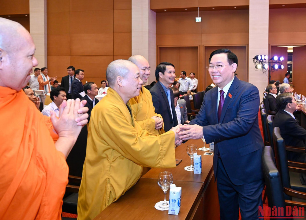 [Ảnh] Chủ tịch Quốc hội gặp mặt đại biểu Quốc hội là người dân tộc thiểu số, nhân sĩ trí thức, chức sắc tôn giáo và nhà giáo 