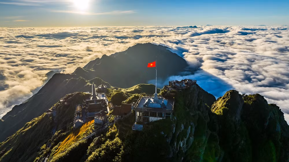 Săn mùa mây đẹp nhất năm trên đỉnh Fansipan