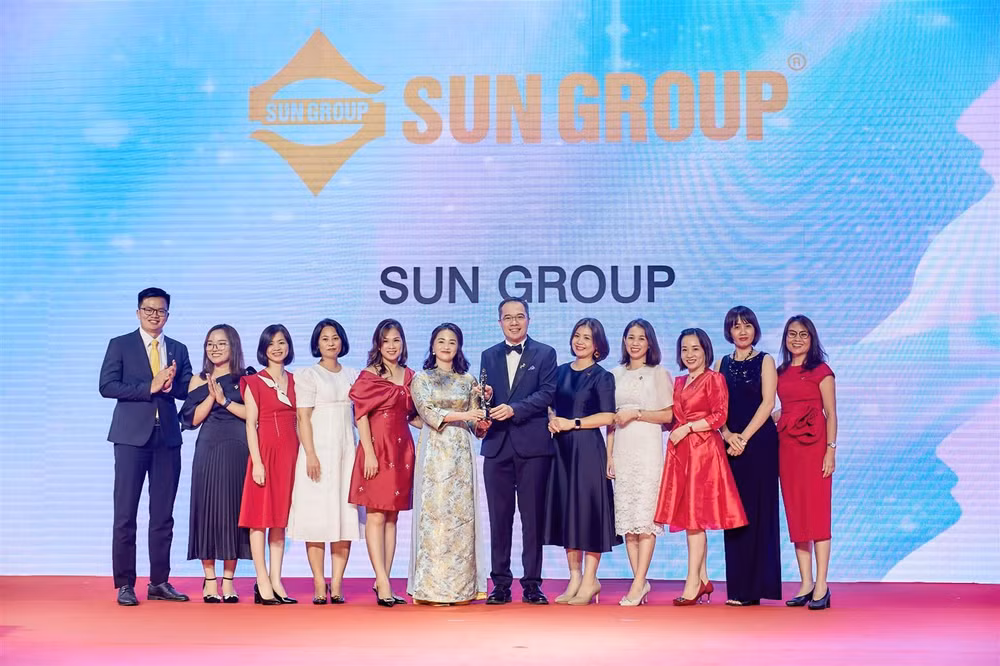 Sun Group nhận giải thưởng Nơi làm việc tốt nhất châu Á do HR Asia trao tăng.
