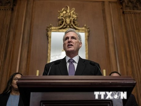 Chủ tịch Hạ viện Mỹ Kevin McCarthy trong cuộc họp báo, sau phiên họp của Hạ viện về dự luật chi tiêu của Chính phủ tại Washington DC., ngày 29/9/2023. (Ảnh: AFP/TTXVN)