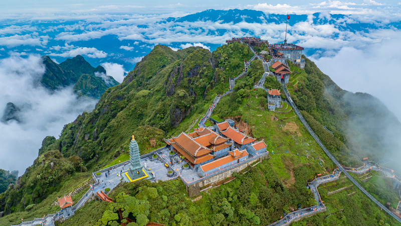  Quần thể văn hóa tâm linh Fansipan tọa lạc ở độ cao từ 2.900m đến 3.143m. 