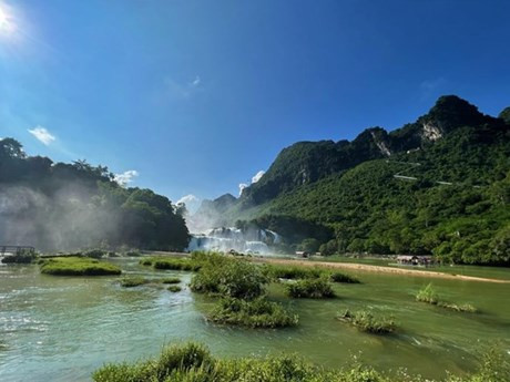 Thác Bản Giốc ở xã Đàm Thủy, huyện Trùng Khánh, được ví như viên ngọc của du lịch Cao Bằng. (Ảnh: Chu Hiệu/TTXVN)