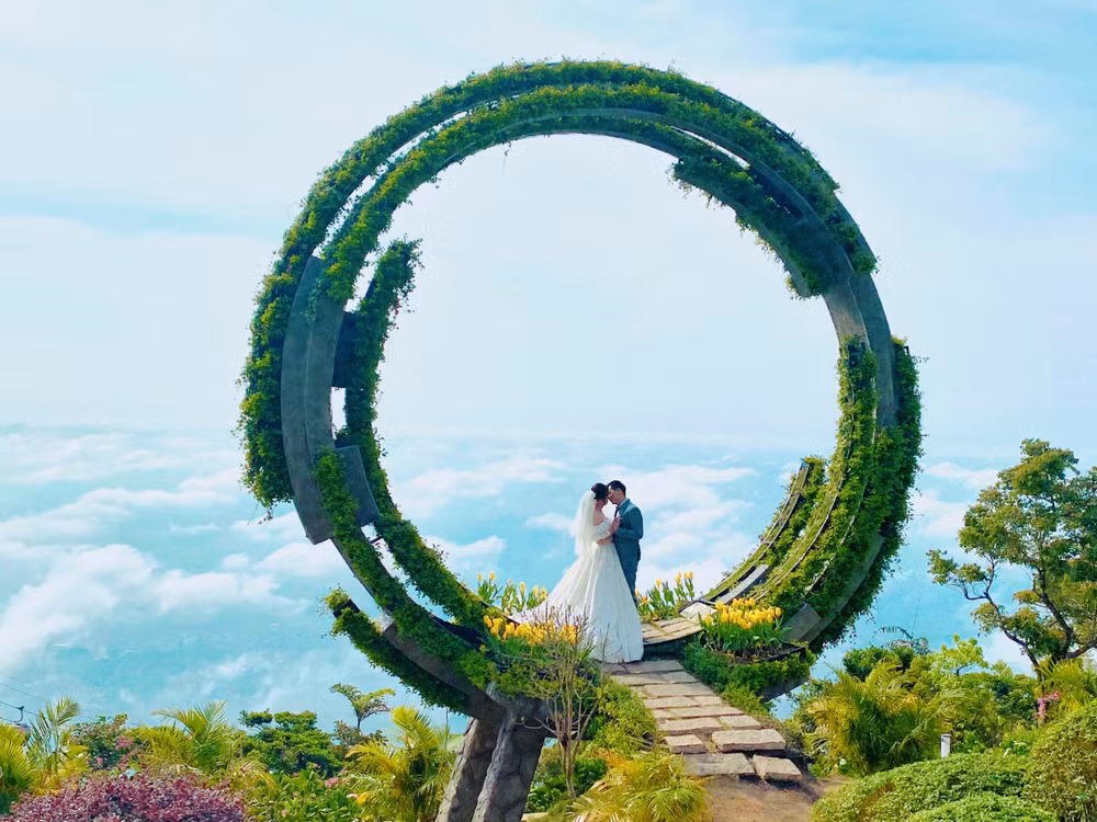 Khung cảnh lãng mạn trên núi Bà Đen.