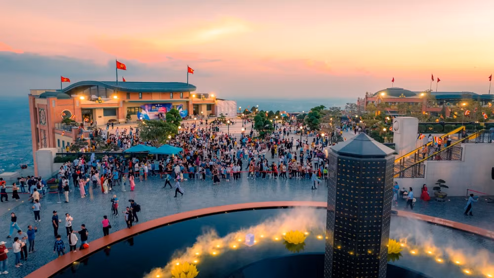 Núi Bà đã cán mốc 5 triệu lượt khách từ 4 giờ chiều ngày cuối cùng năm 2023. (Ảnh: Sun World Ba Den Mountain)