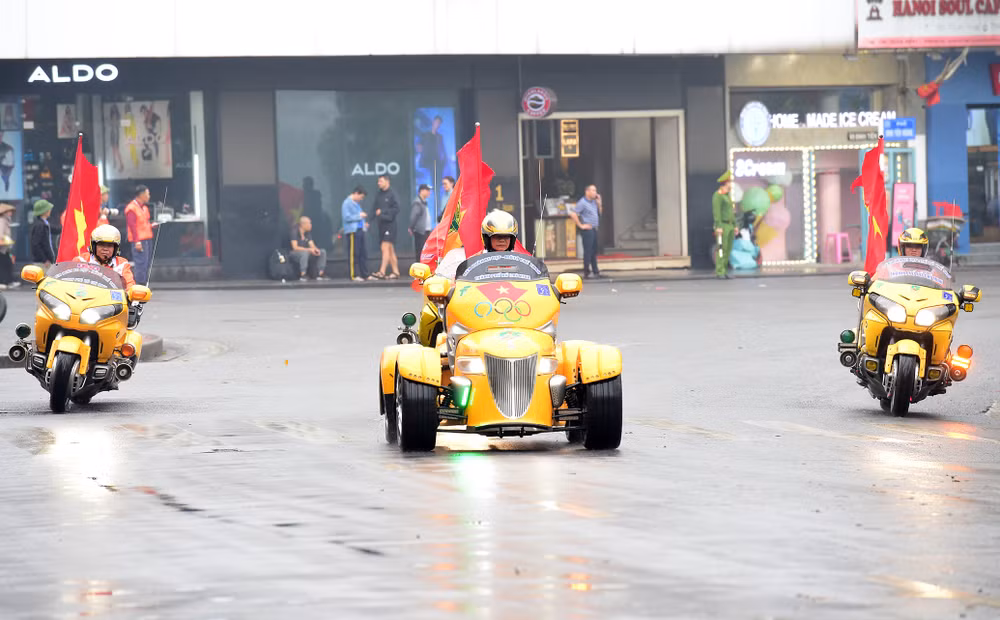 Ngày mai 3/4 các vận động viên tiếp tục thi đấu ở chặng Hà Nội-Thanh Hóa với tổng chiều dài 114km dưới sự hỗ trợ của các hội viên Câu lạc bộ mô-tô.