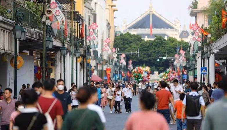 Trong 4 ngày nghỉ lễ, thành phố Hà Nội đón 422.700 lượt khách. (Ảnh: TTXVN)