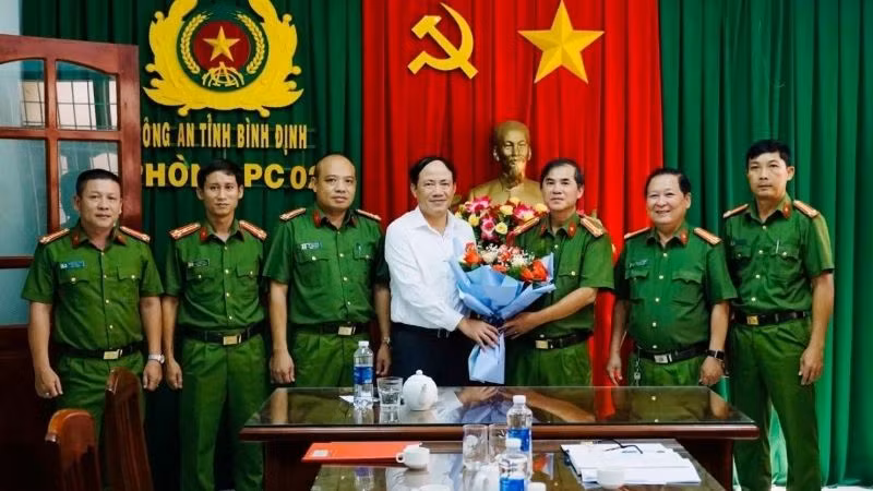 Chủ tịch UBND tỉnh Bình Định Phạm Anh Tuấn thăm, biểu dương thành tích xuất sắc của Phòng Cảnh sát hình sự (Công an tỉnh).