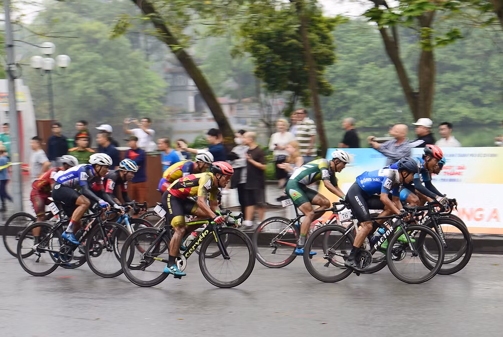 Đến gần những vòng cuối, các vận động viên áp dụng chiến thuật bứt tốc