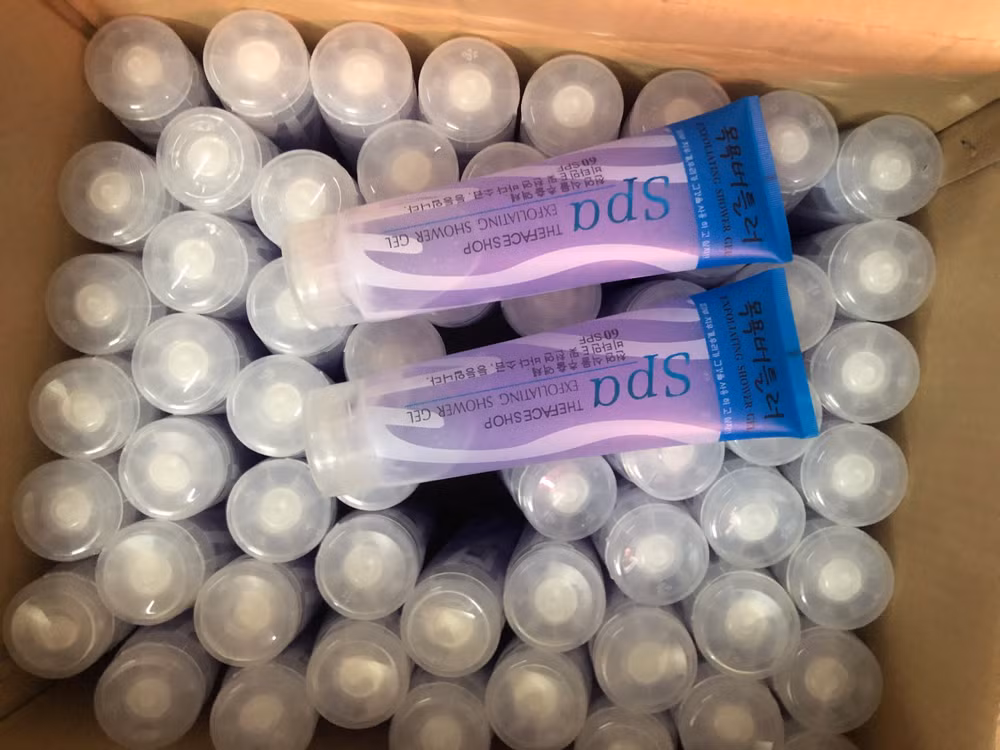 Hàng mỹ phẩm không rõ nguồn gốc, xuất xứ thu giữ tại hiện trường.