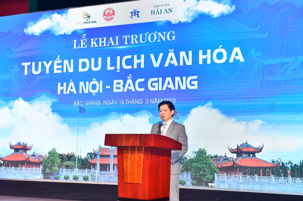 Ông Phùng Quang Thắng, Phó Chủ tịch HĐQT tập đoàn SGO, Phó Chủ tịch thường trực Hiệp hội Lữ hành Việt Nam phát biểu tại lễ khai trương. (Ảnh: ĐĂNG KHOA)