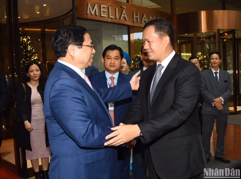 Thủ tướng Phạm Minh Chính tiễn Thủ tướng Campuchia Hun Manet kết thúc tốt đẹp chuyến thăm chính thức Việt Nam, rời Hà Nội lên đường về nước.