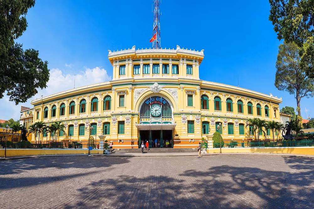 Bưu điện Thành phố Hồ Chí Minh - một điểm tham quan hấp dẫn tại Thành phố (Ảnh: Expedia)