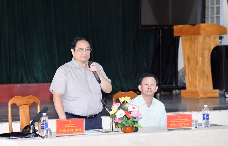 Thủ tướng Phạm Minh Chính phát biểu ý kiến nhân dịp đến thăm Trường Phổ thông dân tộc nội trú huyện Tu Mơ Rông.