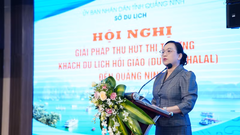 Phó Giám đốc phụ trách Sở Du lịch Quảng Ninh Nguyễn Huyền Anh phát biểu tại hội nghị. (Ảnh: Ban tổ chức)