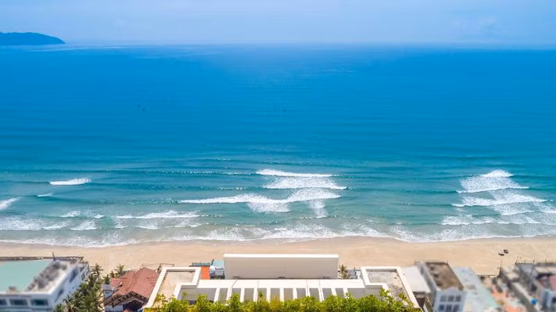 Đà Nẵng là 1 trong 6 điểm đến lý tưởng cho kỳ nghỉ ở biển với chi phí hợp lý trong mùa hè này. (Ảnh: Booking.com)