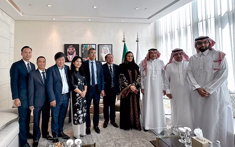 Các đại biểu hai bên chụp ảnh lưu niệm sau lễ ký kết. (Ảnh: Bộ Văn hóa, Thể thao và Du lịch)