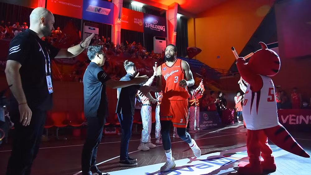 Các cầu thủ Thang Long Warriors bước vào trận đấu với quyết tâm thi đấu rất cao trước đối thủ cùng thành phố.