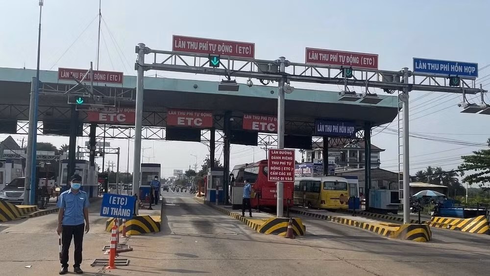Một trạm thu phí trên quốc lộ 13 qua Bình Dương.