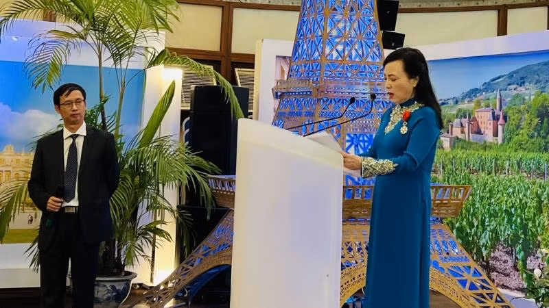 PGS, TS Nguyễn Thị Kim Tiến phát biểu tại buổi lễ.