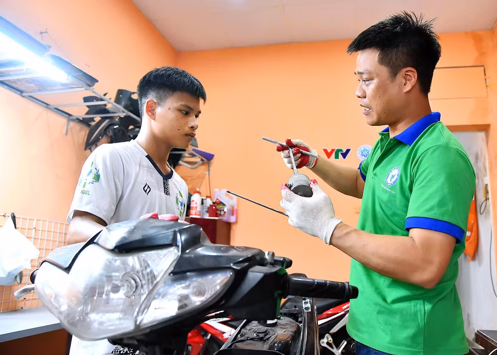 Những thiên thần áo cam ảnh 2