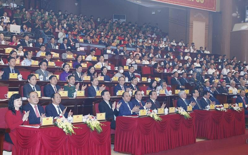 Chủ tịch nước Nguyễn Xuân Phúc và các đồng chí lãnh đạo, nguyên lãnh đạo Đảng, Nhà nước dự Lễ kỷ niệm 110 năm Ngày sinh Tổng Bí thư Nguyễn Văn Cừ (9/7/1912-9/7/2022). (Ảnh: TTXVN) 