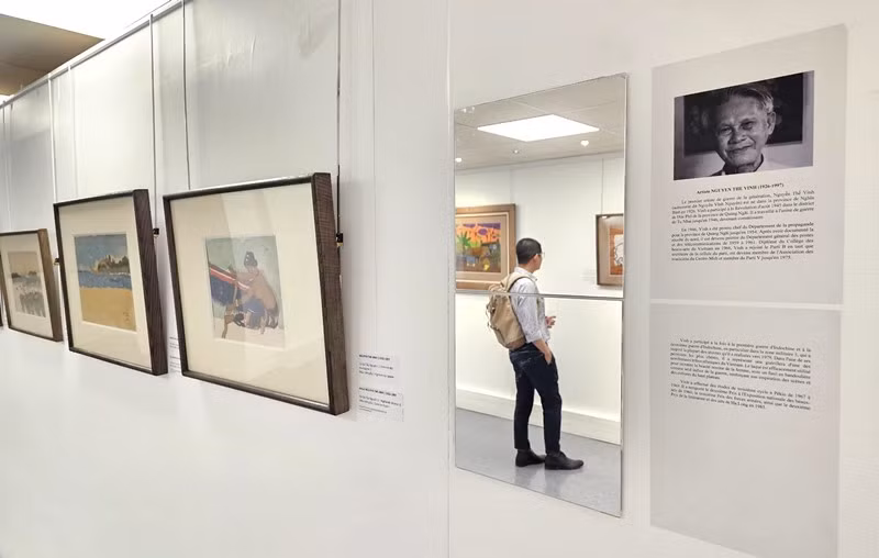 50 tác phẩm hội họa đương đại của Việt Nam từ những năm 1930 đến nay được trưng bày tại triển lãm. (Ảnh: MINH DUY)