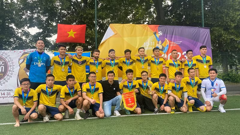 Gió Lào FC xuất sắc về vị trí thứ nhì. (Ảnh: MINH DUY)