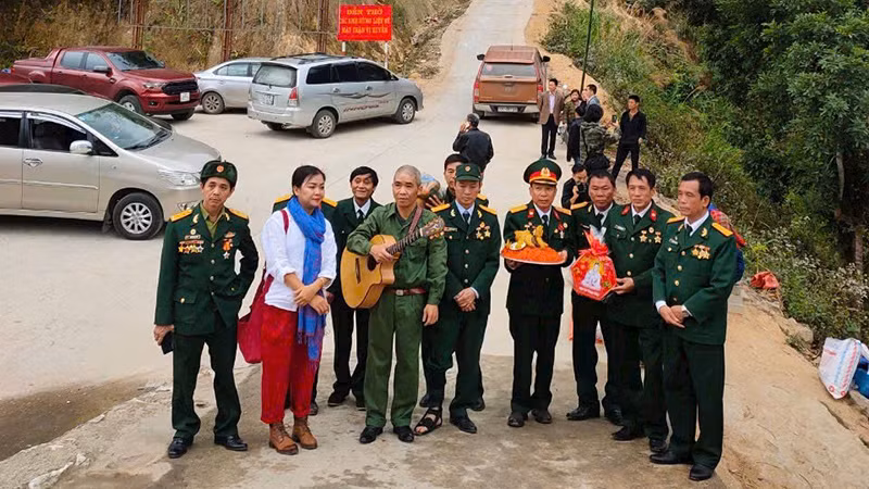 Các cựu chiến binh Mặt trận Vị Xuyên trong hành trình về Hà Giang.