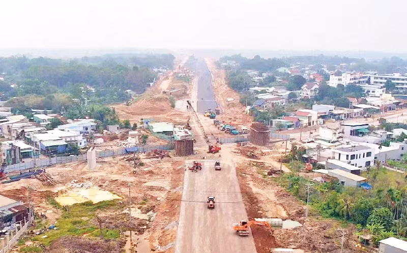 Dự án đường Vành đai 3 -Thành phố Hồ Chí Minh, đoạn qua địa bàn tỉnh Đồng Nai đang được đẩy nhanh tiến độ sau khi địa phương hoàn thành công tác bàn giao mặt bằng.