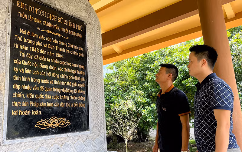 Bia di tích Khu di tích lịch sử Chính phủ.