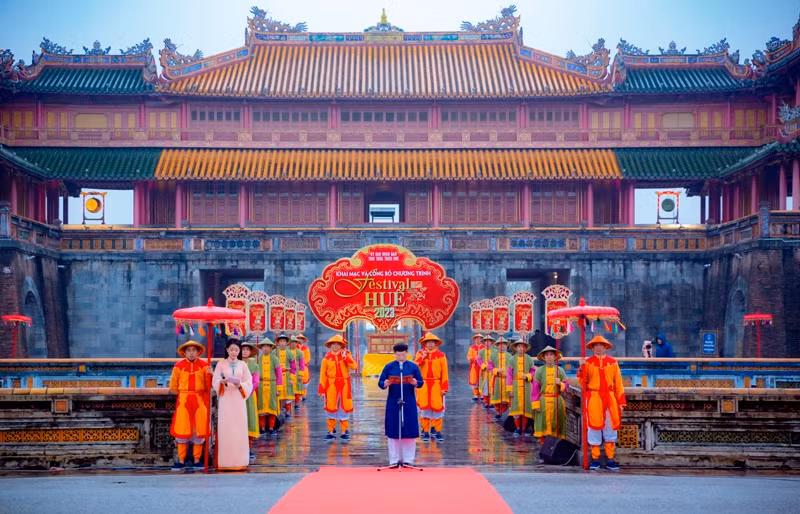 Phó Chủ tịch Thường trực Ủy ban nhân dân tỉnh Nguyễn Thanh Bình công bố chương trình Festival Huế 2023.