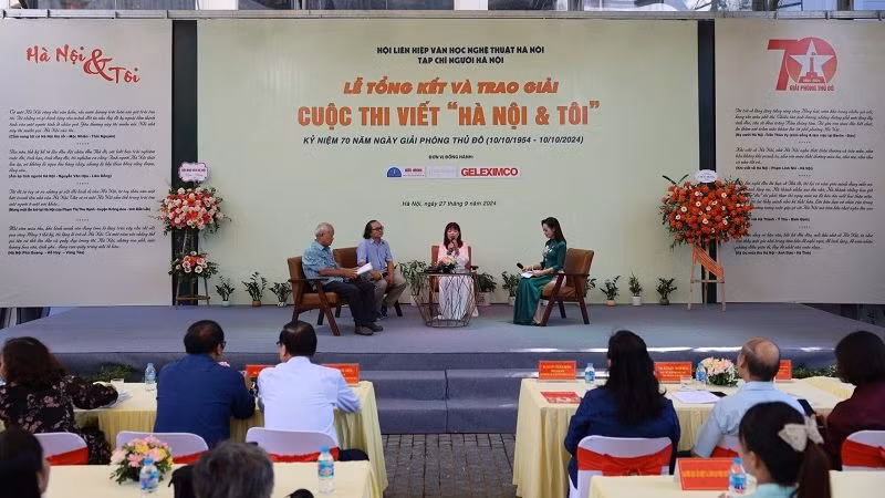Lễ tổng kết và trao giải Cuộc thi viết “Hà Nội & Tôi”. (Ảnh: Đại Thắng)