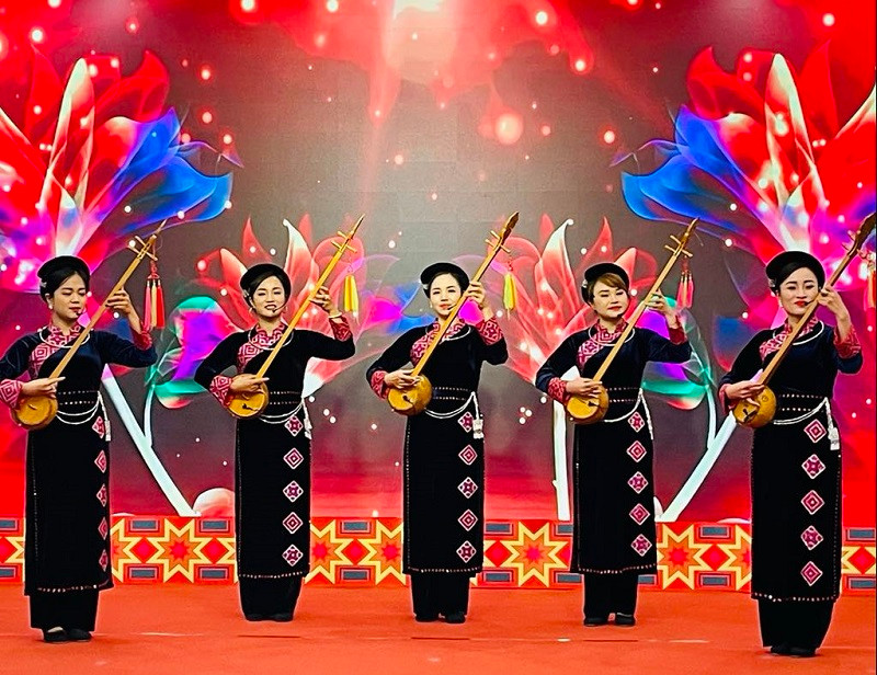Biểu diễn hát then, đàn tính tại sự kiện.