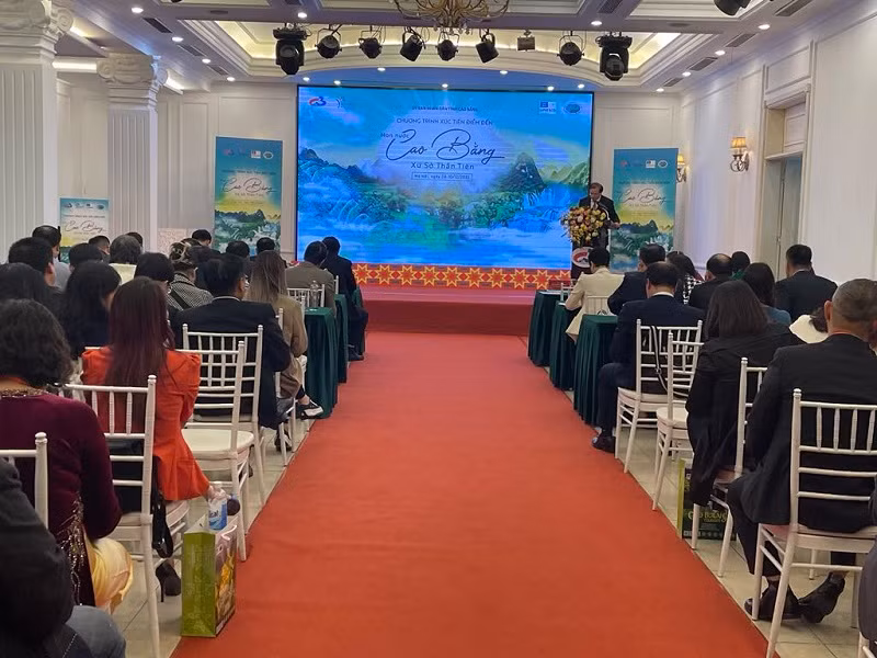 Công bố Chương trình xúc tiến điểm đến “Non nước Cao Bằng - Xứ sở thần tiên”.