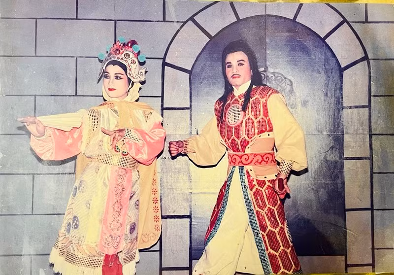 Nghệ sĩ Nhân dân Minh Thành và Nghệ sĩ Ưu tú Thanh Thanh Hiền trong vở "Chuyện tình của hai kẻ thù". (Ảnh: Nhân vật cung cấp)