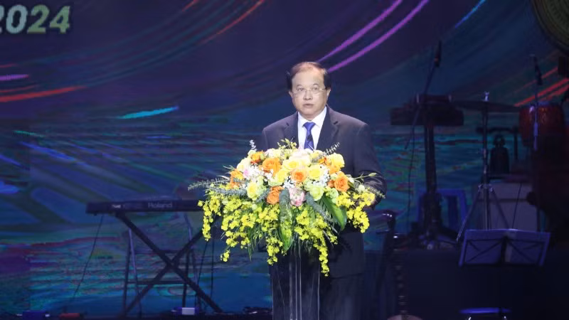 Thứ trưởng Văn hóa, Thể thao và Du lịch Tạ Quang Đông phát biểu bế mạc Liên hoan. (Ảnh: Cục Nghệ thuật biểu diễn)