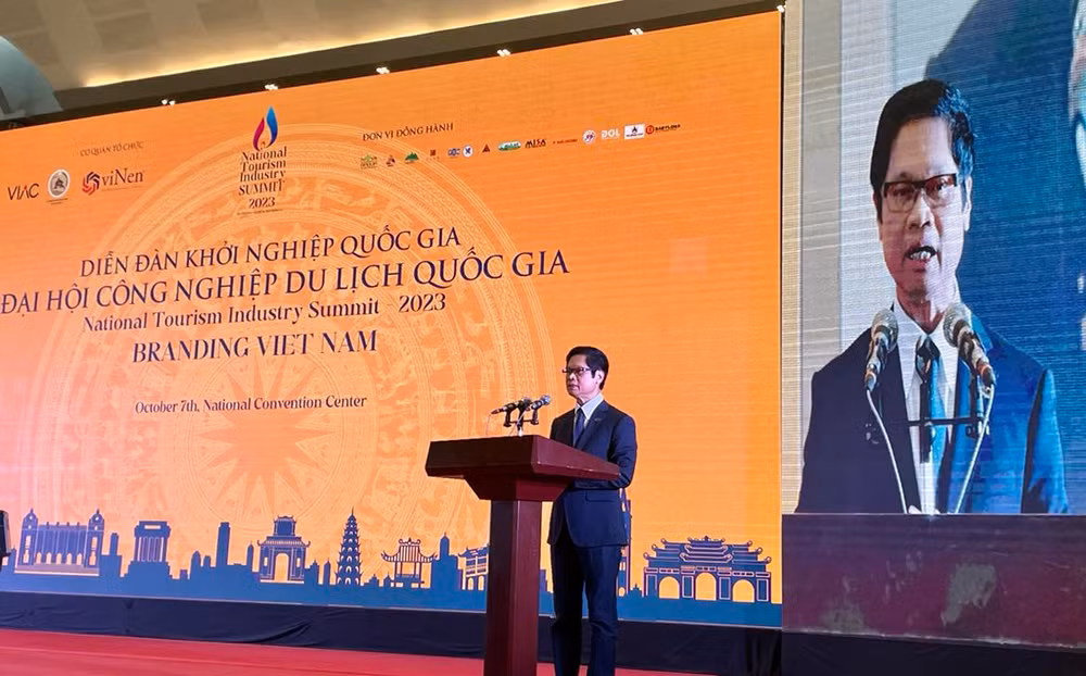 Tiến sĩ Vũ Tiến Lộc phát biểu khai mạc.