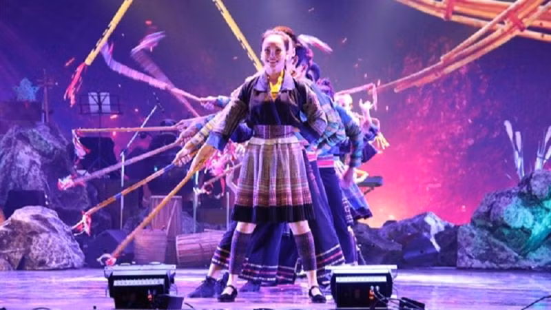 Hình ảnh trong Chương trình "Đêm huyền diệu" (Nhà hát Ca múa nhạc dân gian Việt Bắc) tham dự Liên hoan Ca múa nhạc toàn quốc năm 2021 đợt 1. (Ảnh: Cục Nghệ thuật biểu diễn)