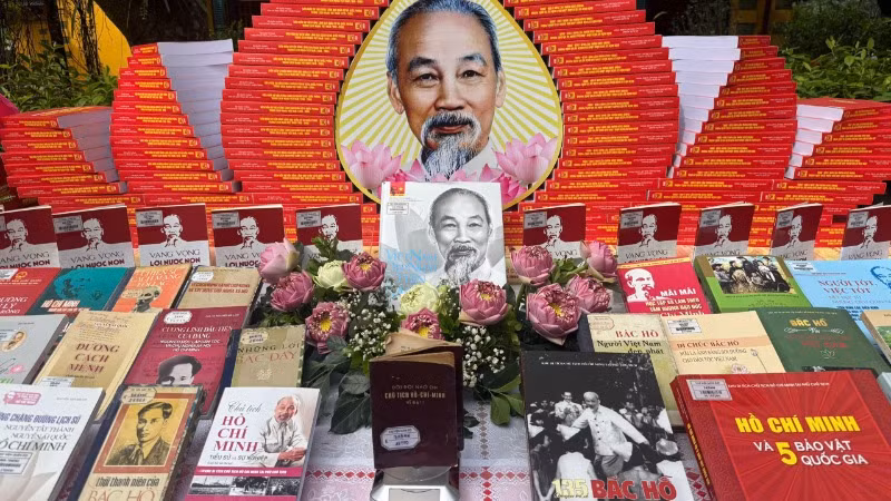 Giới thiệu các cuốn sách viết về Chủ tịch Hồ Chí Minh.
