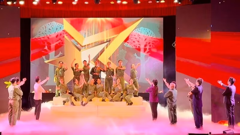 Hình ảnh trong vở cải lương “Đồng chí”. (Ảnh: VTV)