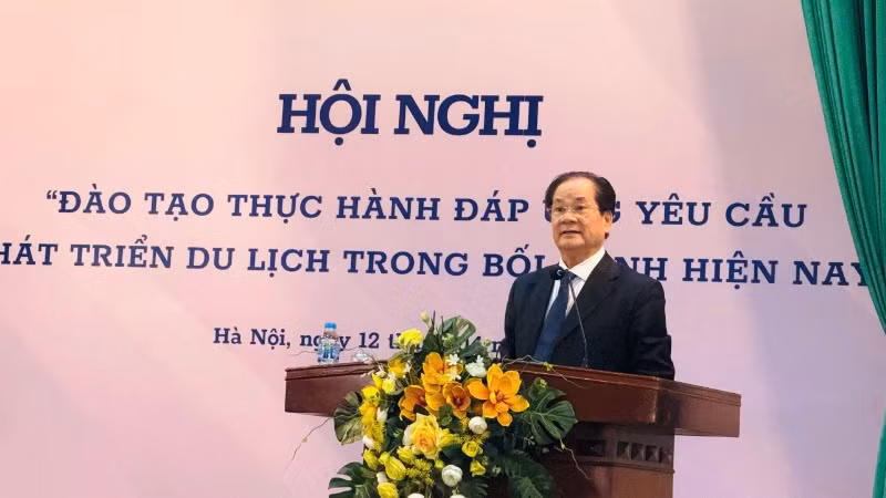 Giáo sư, Tiến sĩ Đào Mạnh Hùng, Chủ tịch Liên Chi hội Đào tạo Du lịch Việt Nam phát biểu. Giáo sư, Tiến sĩ Đào Mạnh Hùng, Chủ tịch Liên Chi hội Đào tạo Du lịch Việt Nam phát biểu.