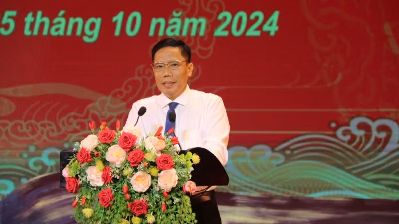 Ông Nguyễn Thực Hiện, Phó Chủ tịch UBND Thành phố Cần Thơ phát biểu chào mừng. (Ảnh: Cục Nghệ thuật biểu diễn)