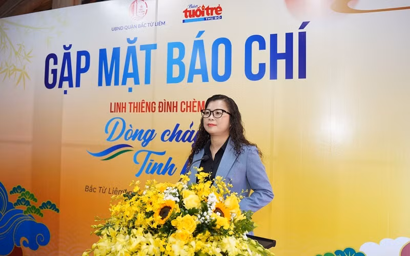 Bà Lê Thị Thu Hương phát biểu tại buổi họp báo.