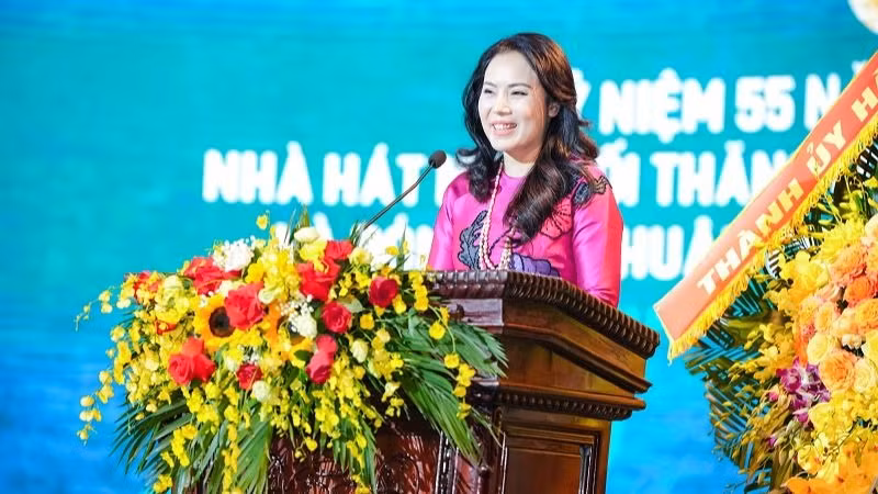 Nghệ sĩ Ưu tú Thanh Hiền, Giám đốc Nhà hát Múa rối Thăng Long phát biểu.